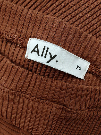 Chocolate Ribbed Knot Crop Tee